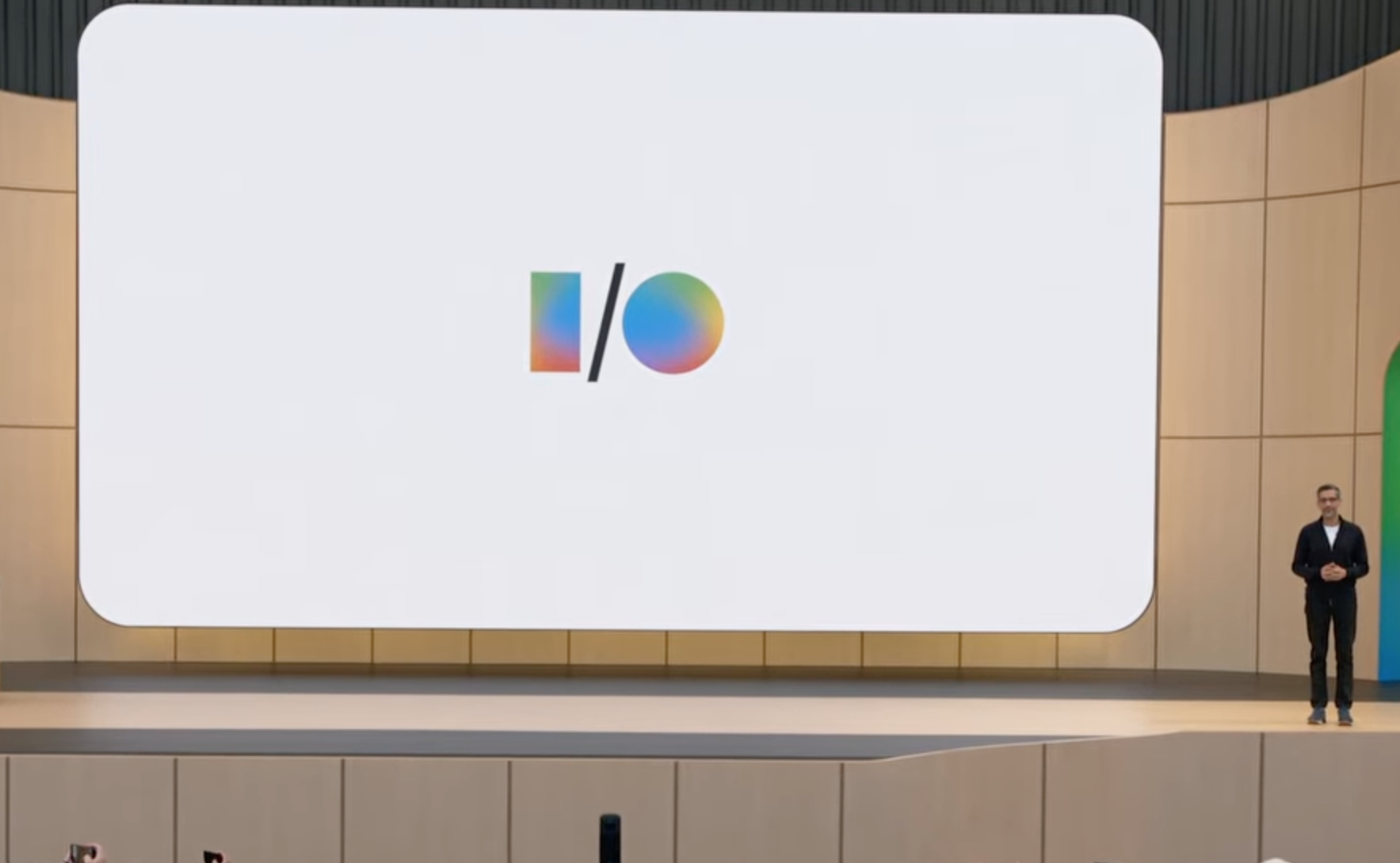 Google I/O 2026-scene med I/O-logo på storskærm